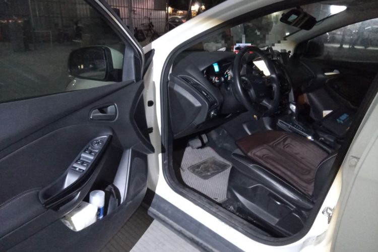 Used Ford Focus 2012 Sedan 1.6L Automatic Fashion Edition
