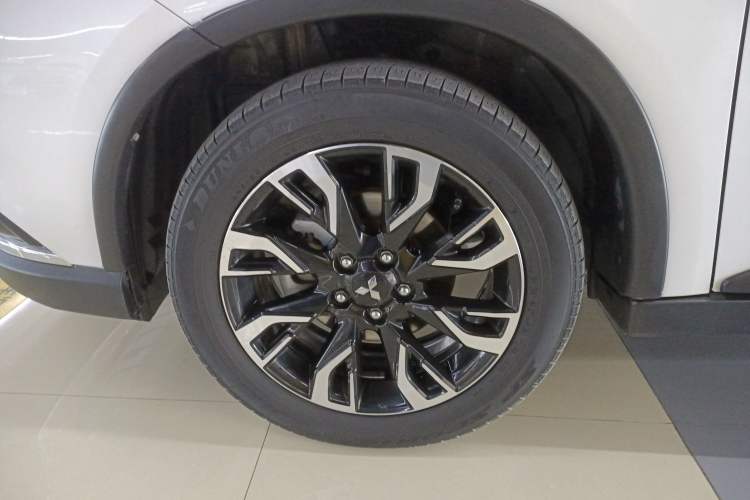 Used Mitsubishi Outlander 2019 2.4L 4x4 Zhi Xiang Edition 5 Seats China VI Standard
