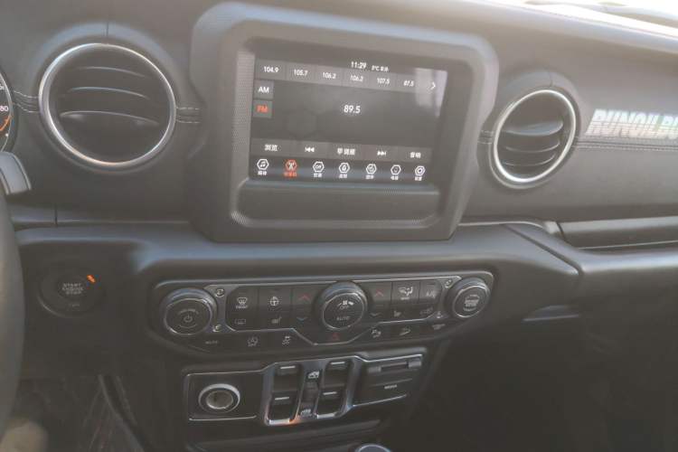 Used  Wrangler 2019 2.0T Sahara Four-Door Version China VI Emission Standard
