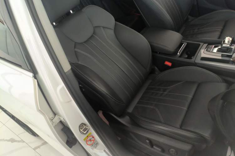 Used Audi Q5L 2022 40T Fashionable and Dynamic Model
