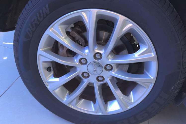 Used  Cherokee 2019 2.0T Two-Wheel Drive Smart Enjoyment Version China V
