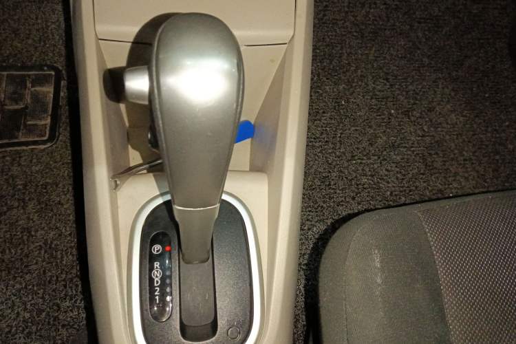 Used Venucia R50 2015 1.6L Automatic Fashion Edition
