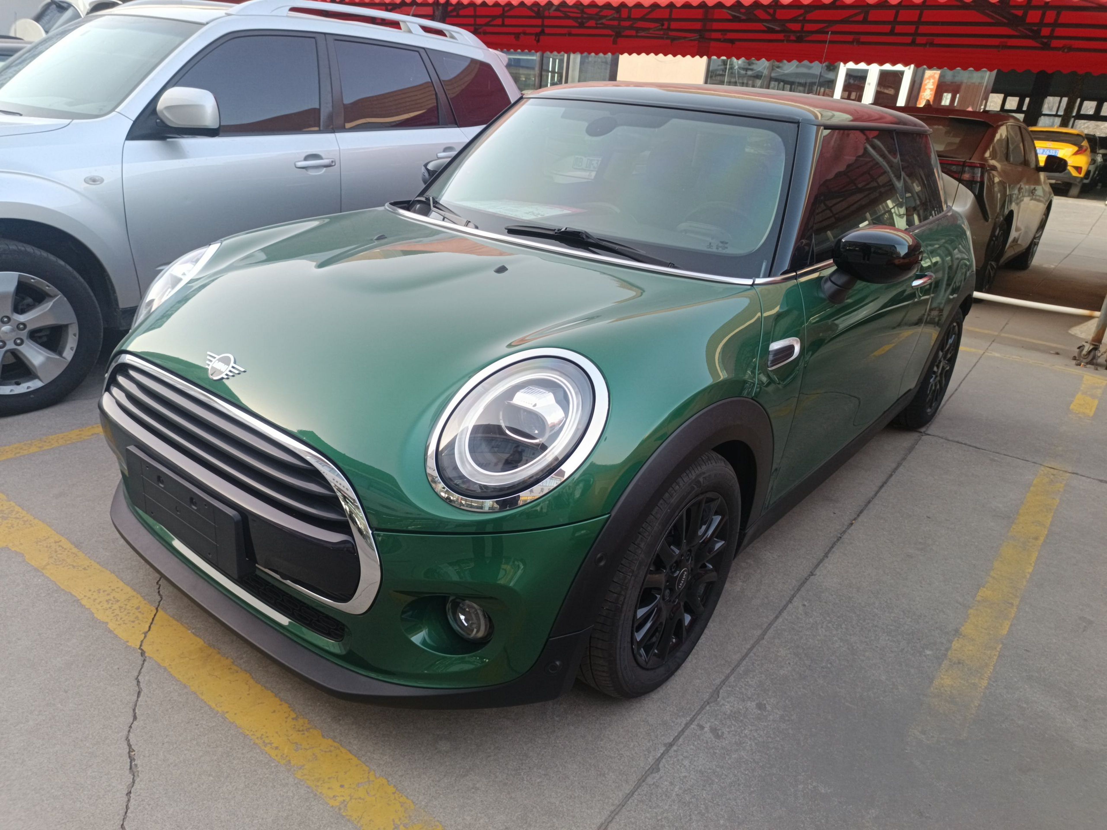 Под передней частью автомобиля