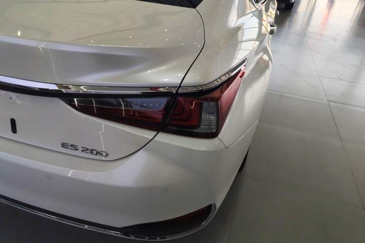 Used Lexus ES 2023 200 Excellence Edition
