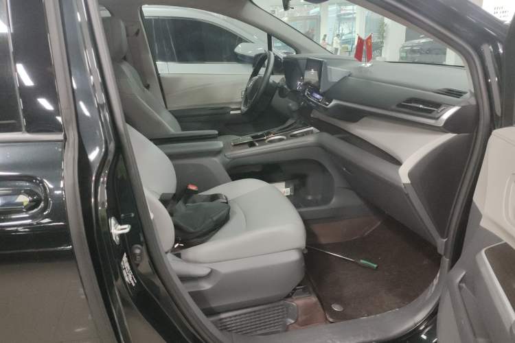 Used Toyota Granvia 2024 2.5L Hybrid Comfort Edition