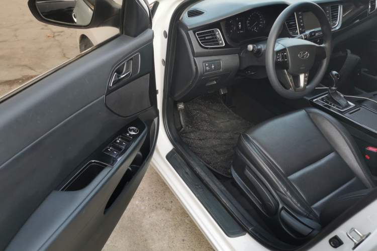 Used Hyundai Mistra 2016 1.8L Automatic Smart GLS
