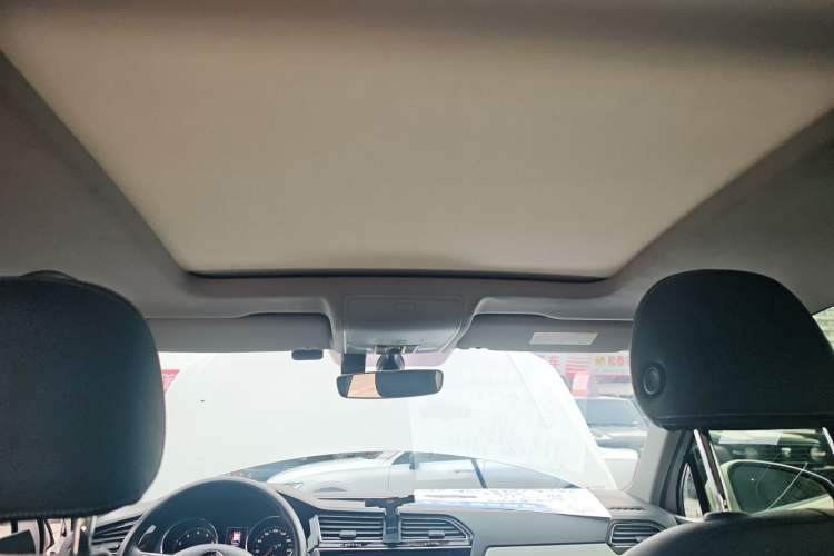 Used Volkswagen Tiguan L 2019 330TSI Automatic Two-Wheel Drive Smart Luxury Version China VI Standard
