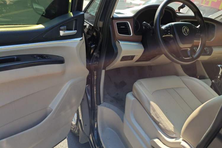 Used FORTHING Lingzhi 2020 M5L 1.6L Luxury 7-Seater