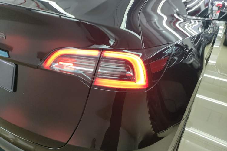 Used Tesla Model Y 2023 Long-Range All-Wheel-Drive Version
