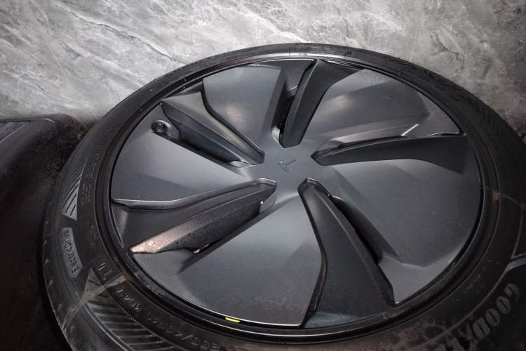 Used Tesla Model Y 2025 Rear-Wheel-Drive Version
