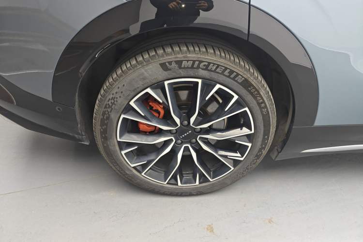 Used Zeekr 7X 2025 100 kWh Long-Range Rear-Wheel Drive with Intelligent Driving Features
