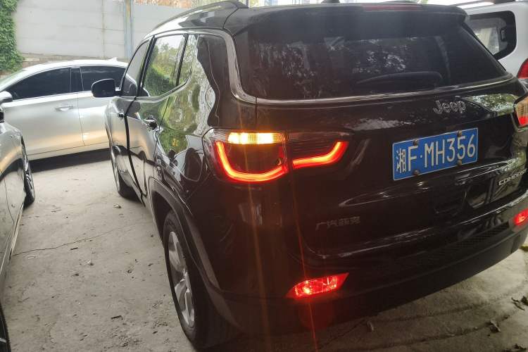 Used  Compass 2019 220T Automatic Enjoyment Version
