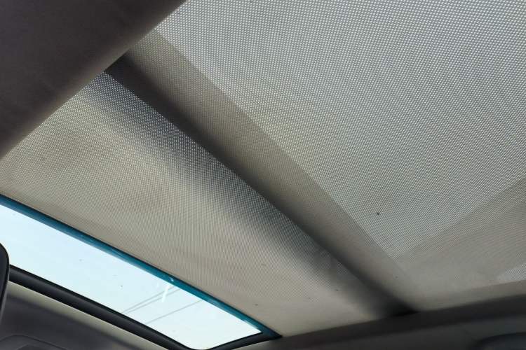 Used Roewe RX5 2018 30T Two-Wheel Drive Automatic Internet Smart Edition
