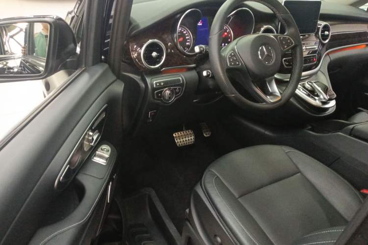 Used Mercedes-Benz V-Class 2018 V 260 L Prestige Extended Version China VI
