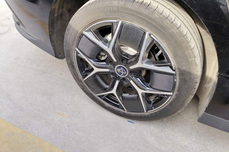 Used BYD Han 2024 EV Glory Edition 605KM Front-Wheel-Drive Premium Model
