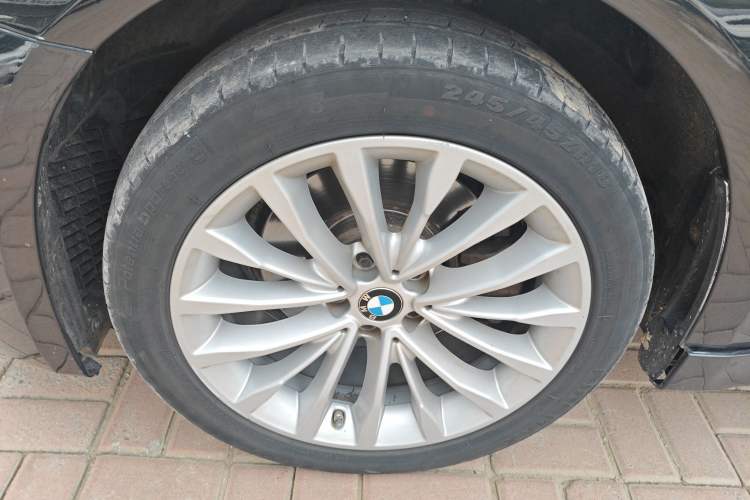 Used BMW 5 Series 2019 Facelifted 525Li Luxury Package
