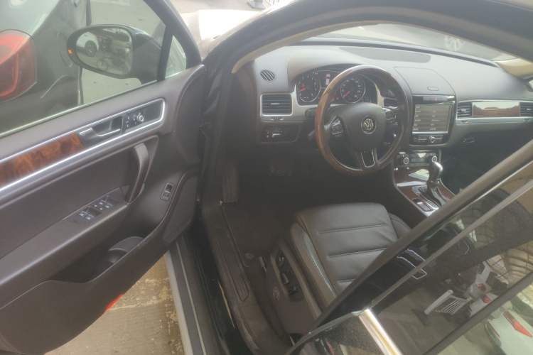 Used Volkswagen Touareg 2011 3.0 TSI Comfort Version
