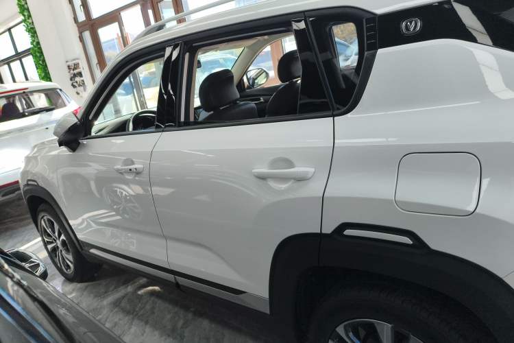 Used Changan CS35PLUS 2021 Revised Version Glory Million Edition 1.6L Manual Luxury Edition
