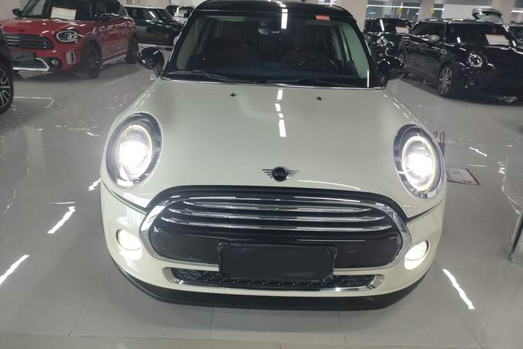 Used  MINI 2018 1.5T COOPER Artist Five-Door Edition
