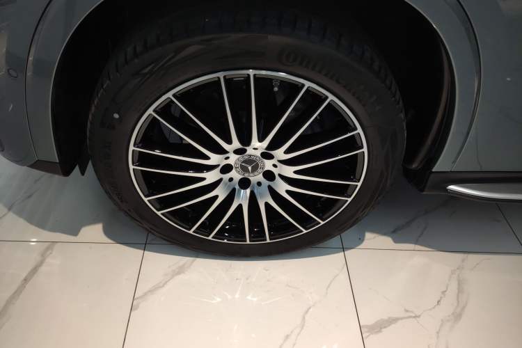 Used Mercedes-Benz GLC 2025 GLC 300 L 4MATIC Luxury Model 5 Seats