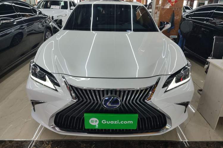 Used Lexus ES 2020 300h Premier Edition

