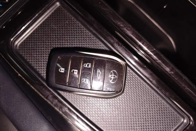 Used Toyota Vellfire 2021 Crown Dual-Engine 2.5L HV Luxury Edition