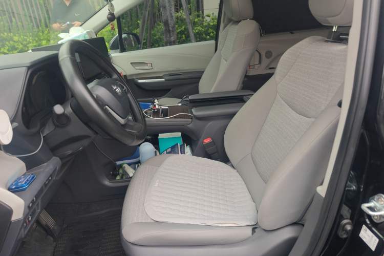 Used Toyota Sienna 2023 2.5L Hybrid Comfort Edition
