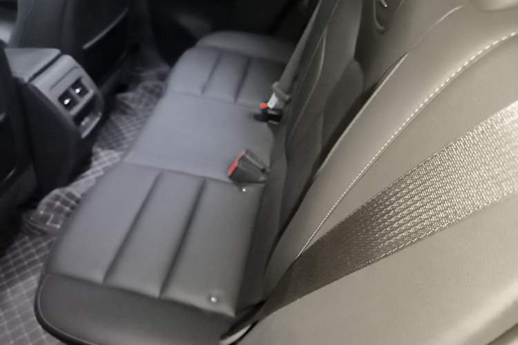 Used Cadillac XT4 2018 28T Two-Wheel-Drive Luxury Model
