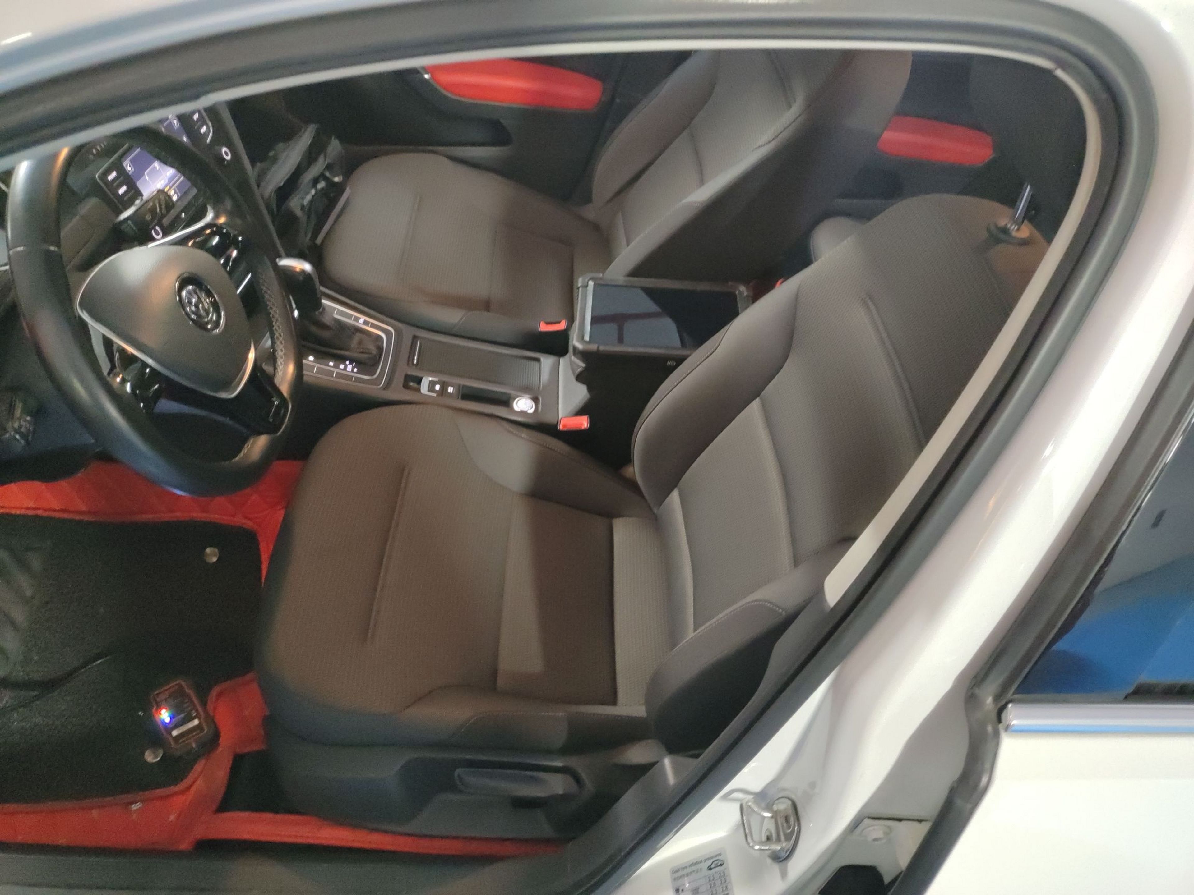 Переднее сиденье в автомобиле