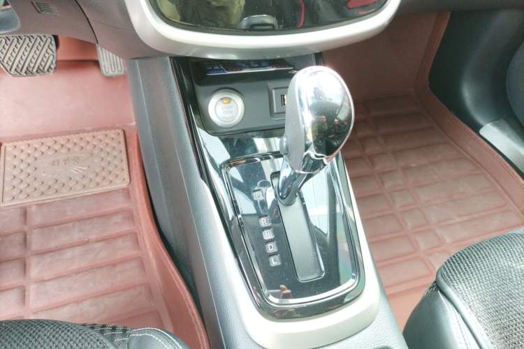 Used Nissan Tiida 2019 1.6L CVT Smart Enjoyment Version China VI Standard