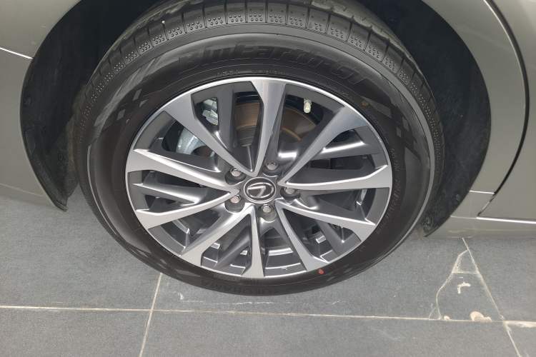 Used Lexus ES 2023 200 Excellence Edition
