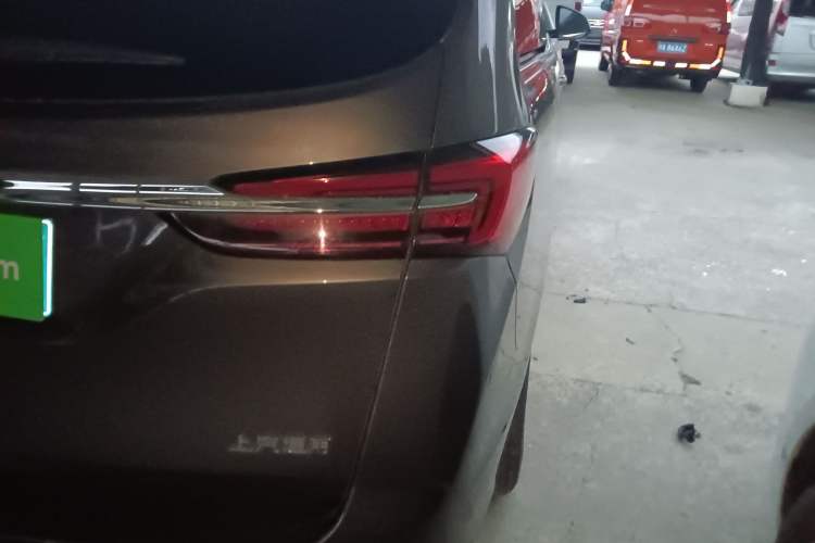 Used Buick GL8 2023 Facelifted Land Cruiser Executive Luxury Version