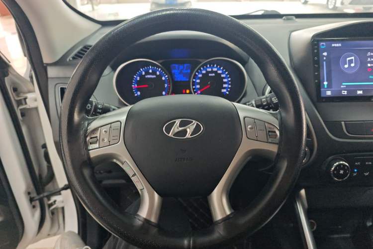 Used Hyundai ix35 2015 2.0L Automatic 2WD Smart Type China IV