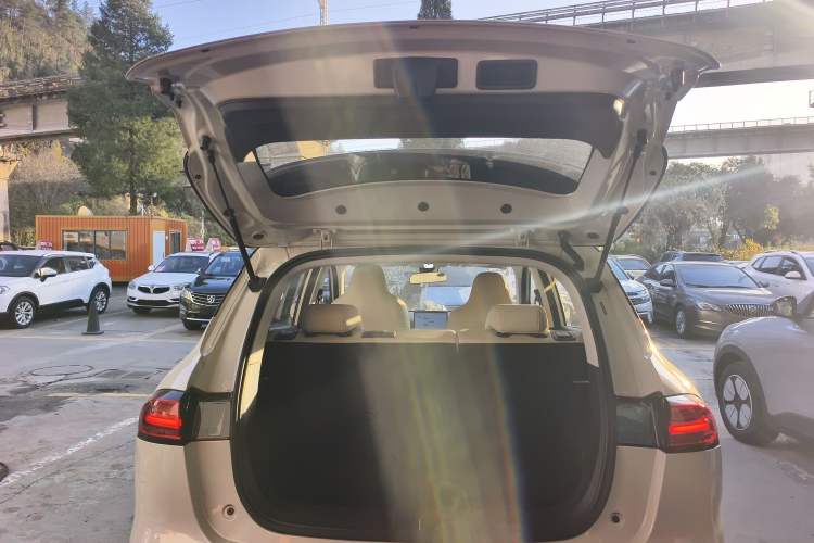 Used Wuling Bingo PLUS 2024 330 km Range Five-Seater Version
