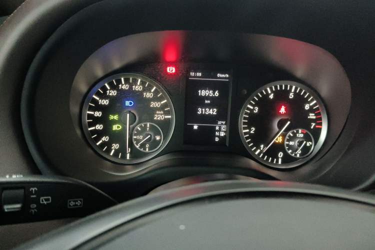 Used Mercedes-Benz V-Class 2016 V 260 Avantgarde Edition
