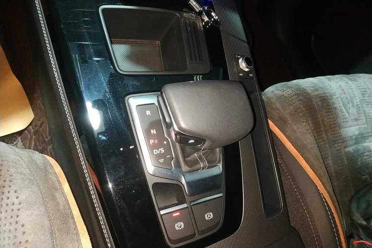 Used Audi Q5L 2023 40T Luxury Dynamic Model
