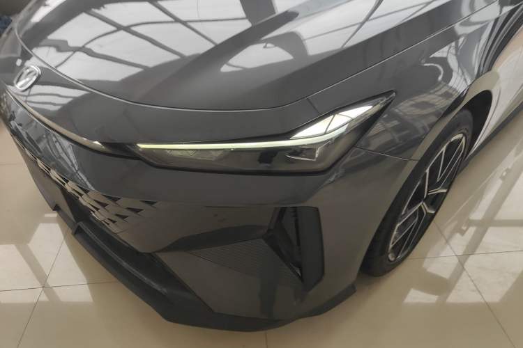 Used Changan UNI-V iDD 2024 Blue Whale Smart Electric iDD 136km ZhiKu Model