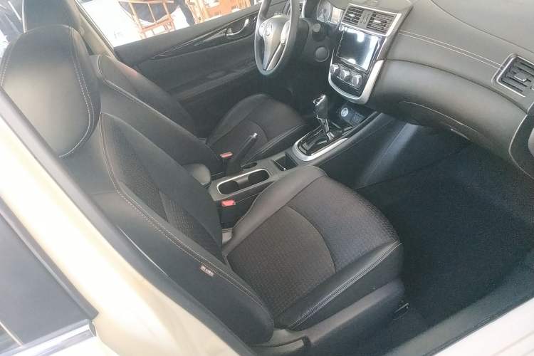 Used Nissan Tiida 2019 1.6L CVT Smart Drive Version China VI Standard