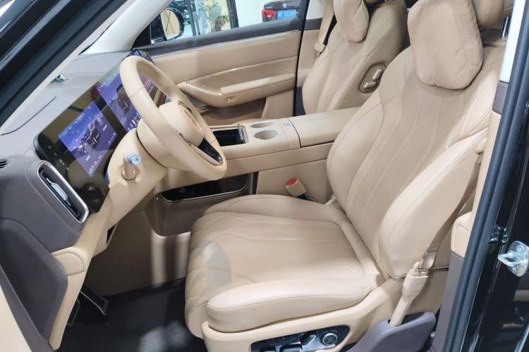 Used Hima AITO M8 2025 Extended-Range Ultra Version 53.4 kWh 6-Seater Edition
