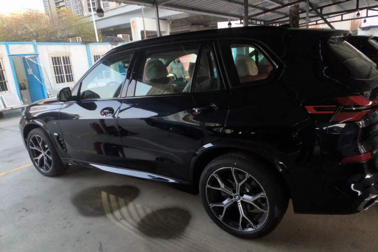 Used BMW X5 2023 xDrive 30Li Luxury M Sport Night Edition Package

