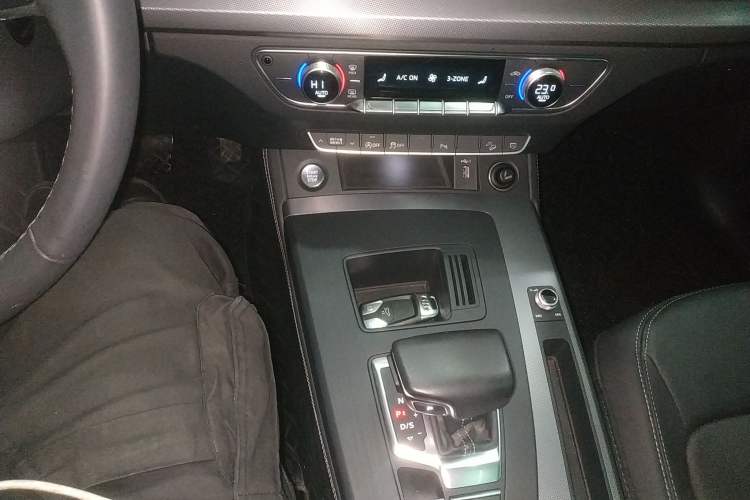 Used Audi Q5L 2022 40T Fashionable and Elegant Model
