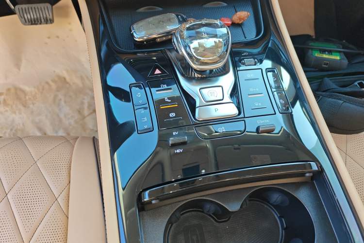 Used Denza D9 2024 DM-i 980 Four-Wheel Drive Prestige Model