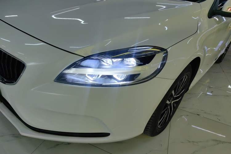 Used Volvo V40 2019 T3 Zhiyi Edition
