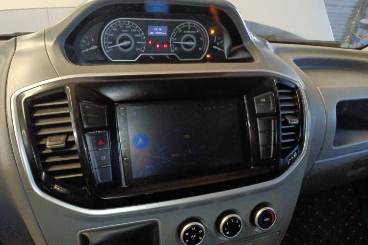 Used SAIC MAXUS Xintu V80 2021 2.0T Manual Classic Aoyuntong Short Wheelbase Mid-Roof 5/6-Seater
