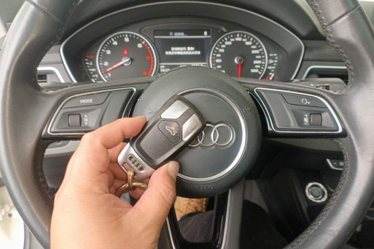 Used Audi A4L 2017 40 TFSI Ambition Edition
