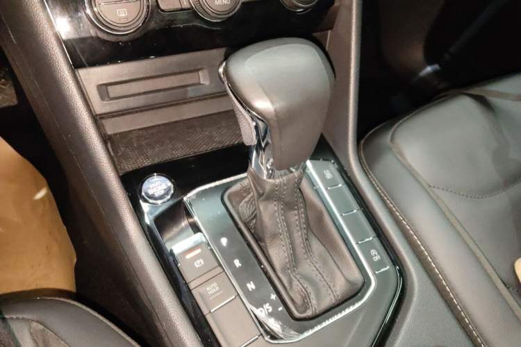 Used Volkswagen Tiguan L 2019 330TSI Automatic Two-Wheel Drive Panoramic Comfort Edition China VI Standard
