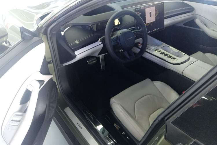 Used  SU7 2024 Four-Wheel Drive Ultra-Long Range Advanced Intelligent Driving Max Edition
