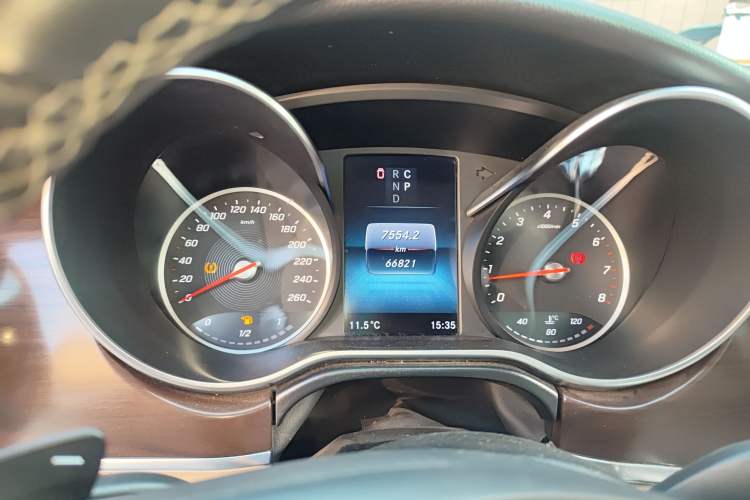 Used Mercedes-Benz V-Class 2021 V 260 Avantgarde Edition
