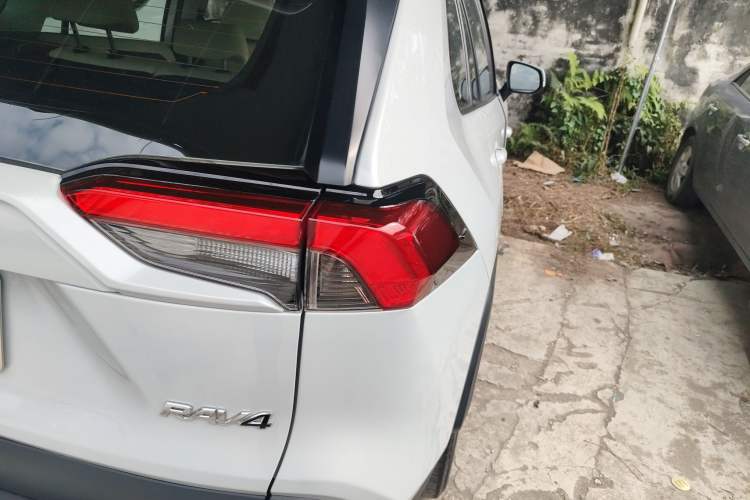 Used Toyota RAV4 2020 2.0L CVT Two-Wheel Drive Fashion PLUS Edition
