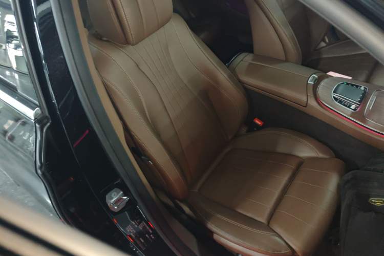 Used Mercedes-Benz E-Class 2023 Facelift E 260 L
